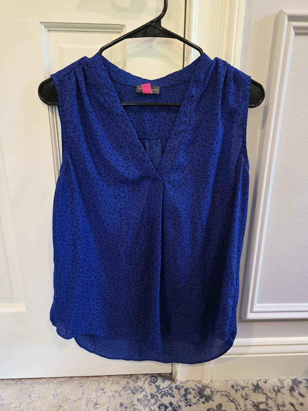Vince Camuto Sleeveless V-Neck Blue Printed Women's Top - Medium